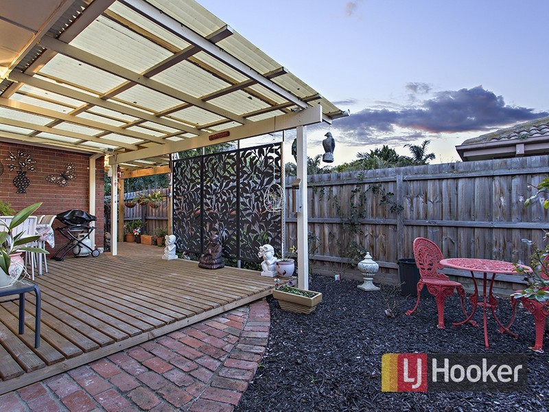 2/83 Racecourse Road, Pakenham VIC 3810
