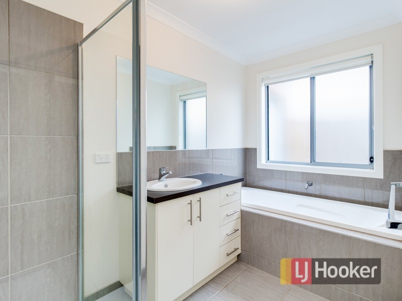 48 Clarendon Street, Pakenham VIC 3810