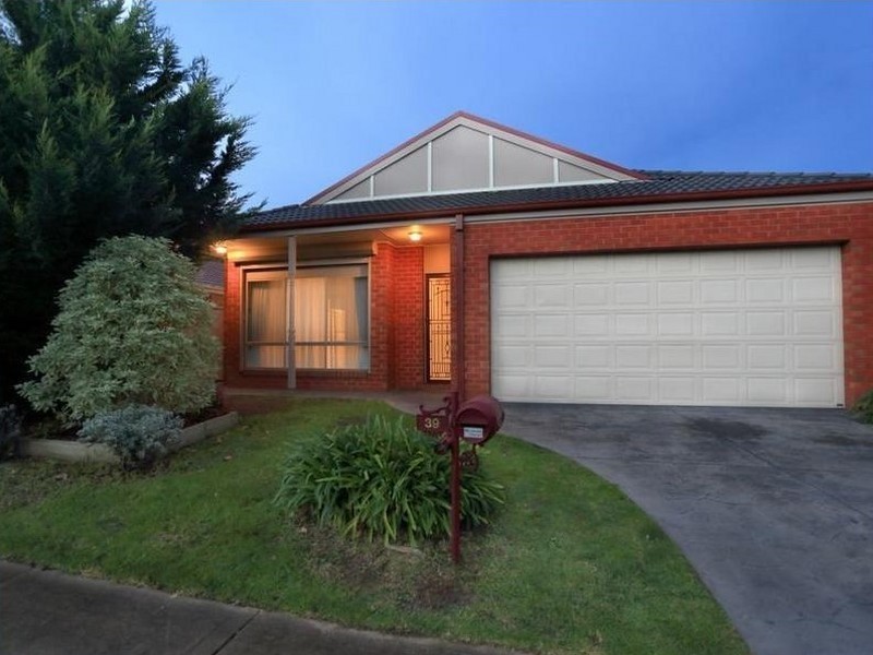 39 Spring Circuit, Pakenham VIC 3810