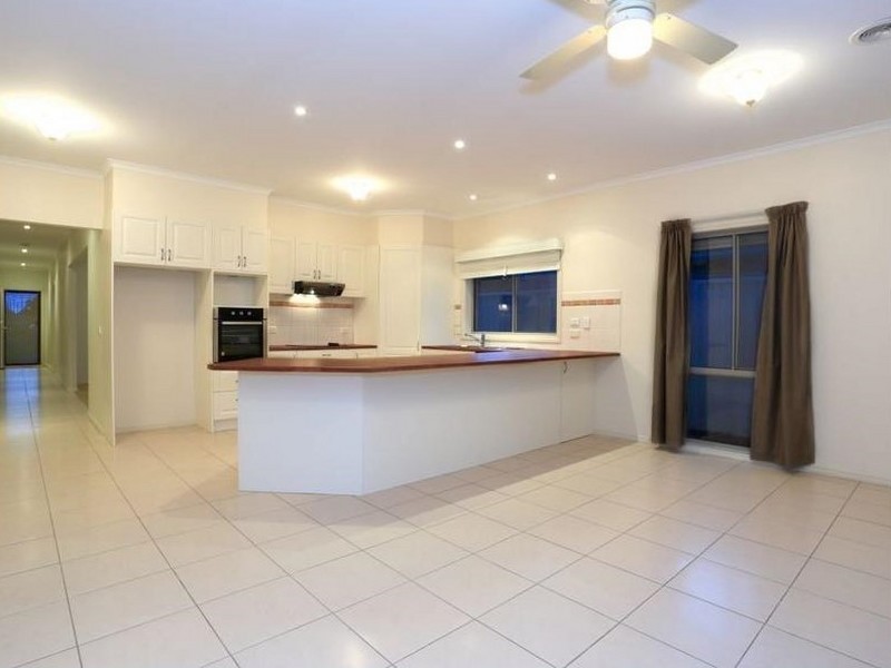 39 Spring Circuit, Pakenham VIC 3810