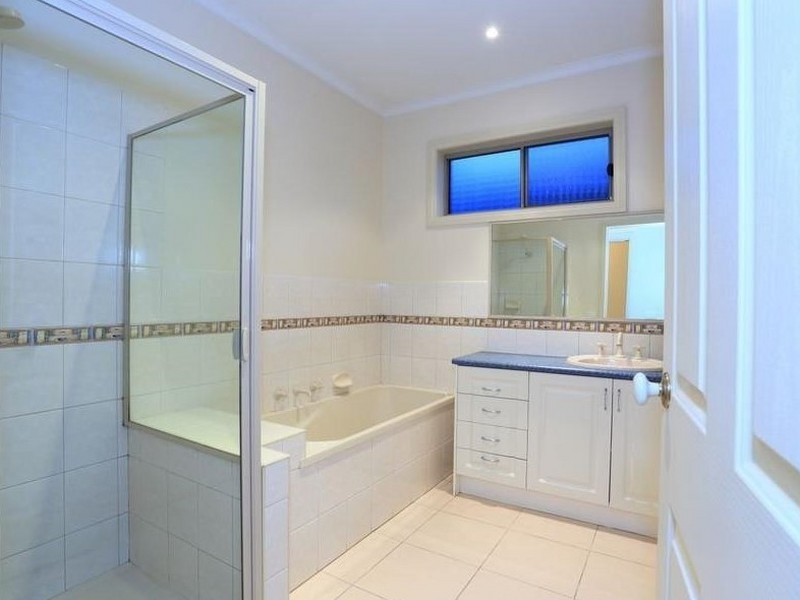 39 Spring Circuit, Pakenham VIC 3810