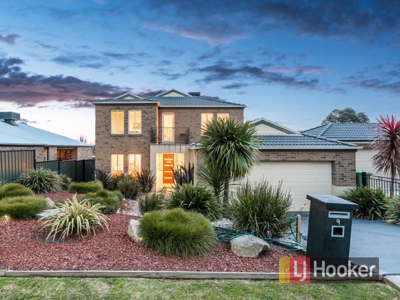 9 Lucerne Circuit, Pakenham VIC 3810