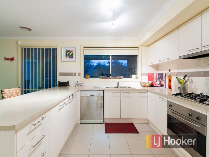 9 Lucerne Circuit, Pakenham VIC 3810