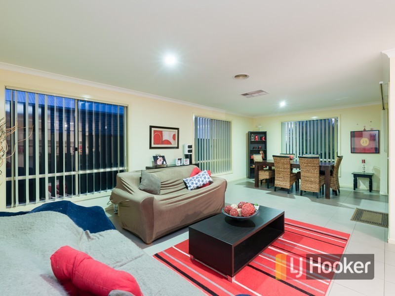 9 Lucerne Circuit, Pakenham VIC 3810