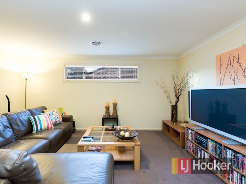 9 Lucerne Circuit, Pakenham VIC 3810