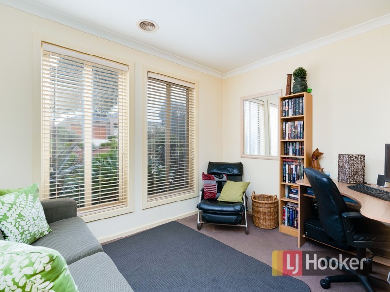 9 Lucerne Circuit, Pakenham VIC 3810