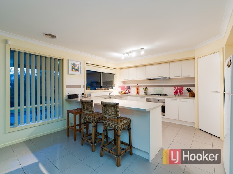 9 Lucerne Circuit, Pakenham VIC 3810