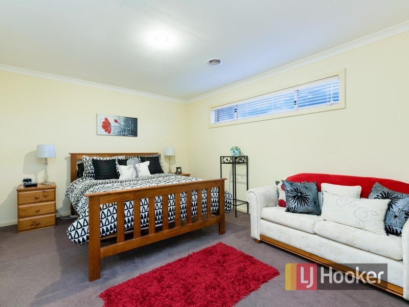 9 Lucerne Circuit, Pakenham VIC 3810