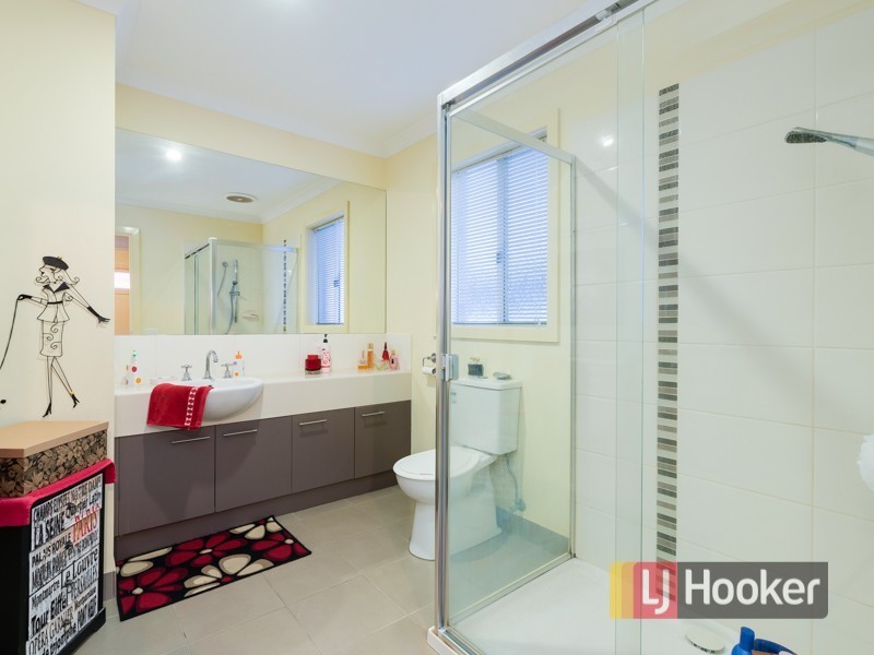 9 Lucerne Circuit, Pakenham VIC 3810