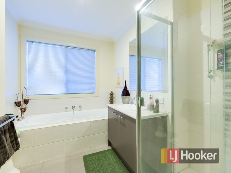 9 Lucerne Circuit, Pakenham VIC 3810