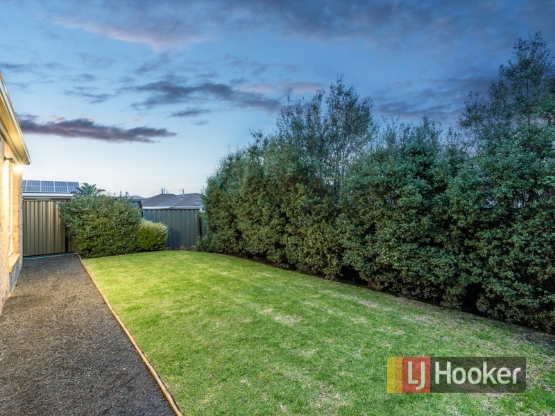 9 Lucerne Circuit, Pakenham VIC 3810