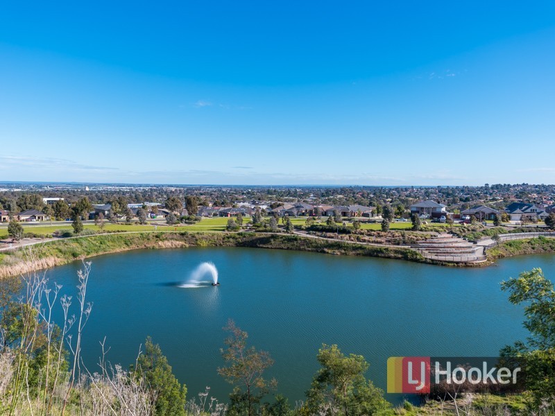 9 Lucerne Circuit, Pakenham VIC 3810