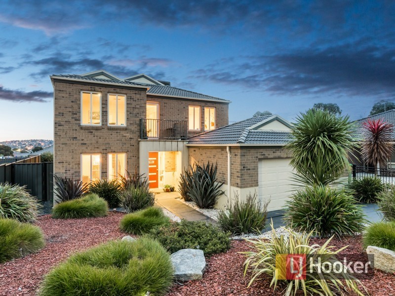9 Lucerne Circuit, Pakenham VIC 3810