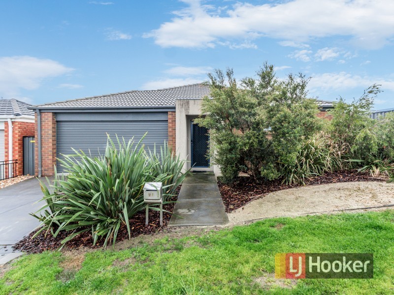 24 Caspian Chase, Pakenham VIC 3810