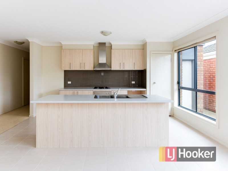 24 Caspian Chase, Pakenham VIC 3810