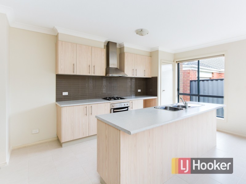 24 Caspian Chase, Pakenham VIC 3810