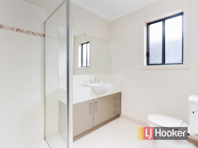 24 Caspian Chase, Pakenham VIC 3810