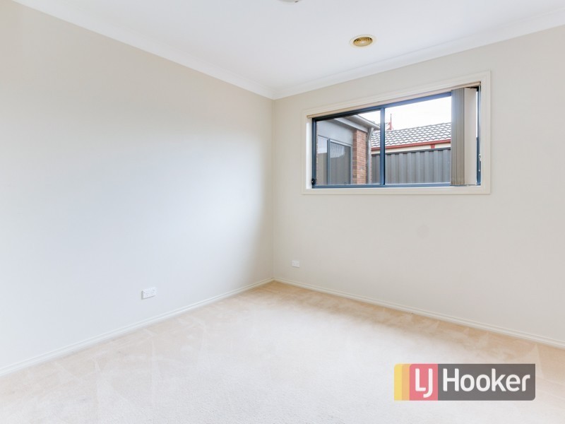 24 Caspian Chase, Pakenham VIC 3810