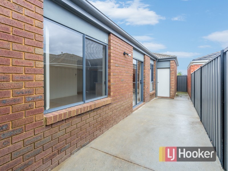 24 Caspian Chase, Pakenham VIC 3810