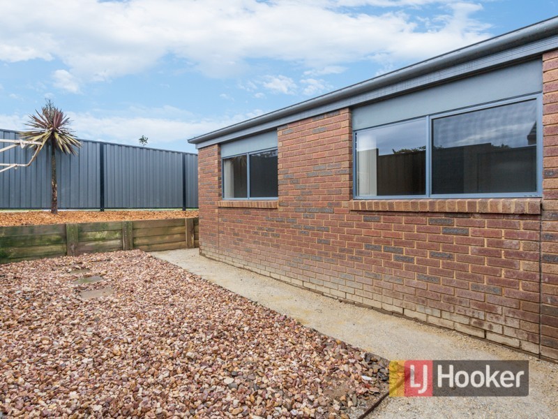 24 Caspian Chase, Pakenham VIC 3810