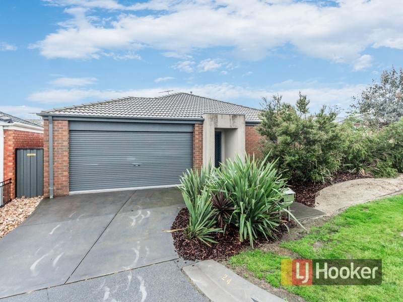 24 Caspian Chase, Pakenham VIC 3810