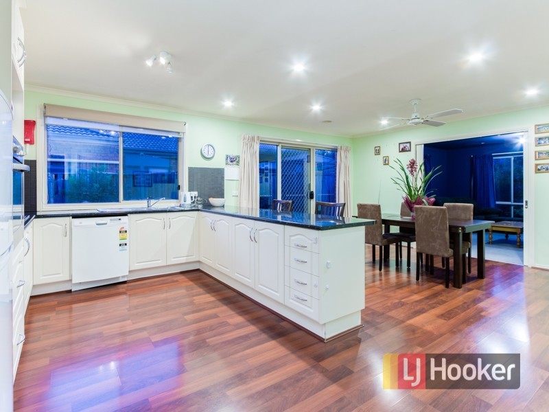 15 Mikasa Place, Pakenham VIC 3810