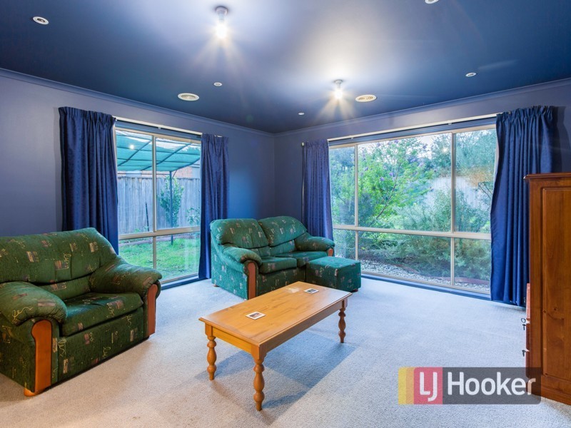 15 Mikasa Place, Pakenham VIC 3810