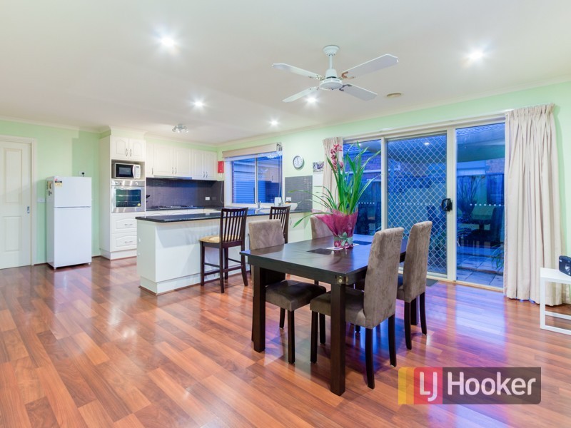 15 Mikasa Place, Pakenham VIC 3810