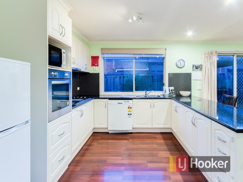 15 Mikasa Place, Pakenham VIC 3810