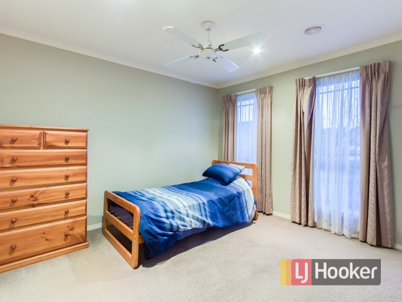 15 Mikasa Place, Pakenham VIC 3810