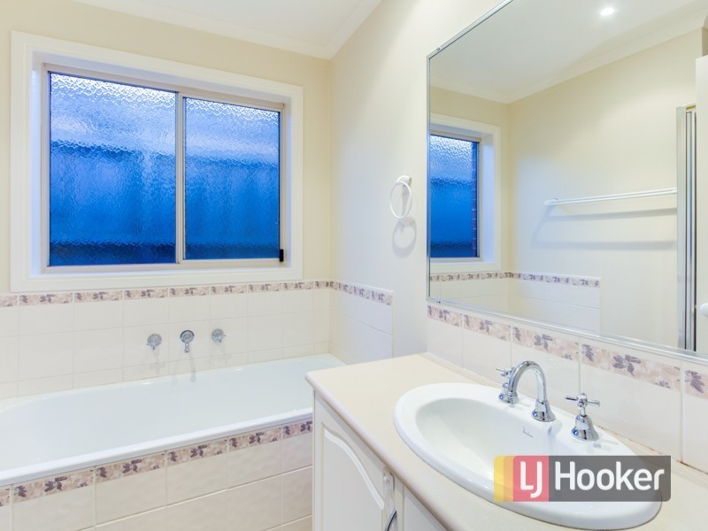 15 Mikasa Place, Pakenham VIC 3810