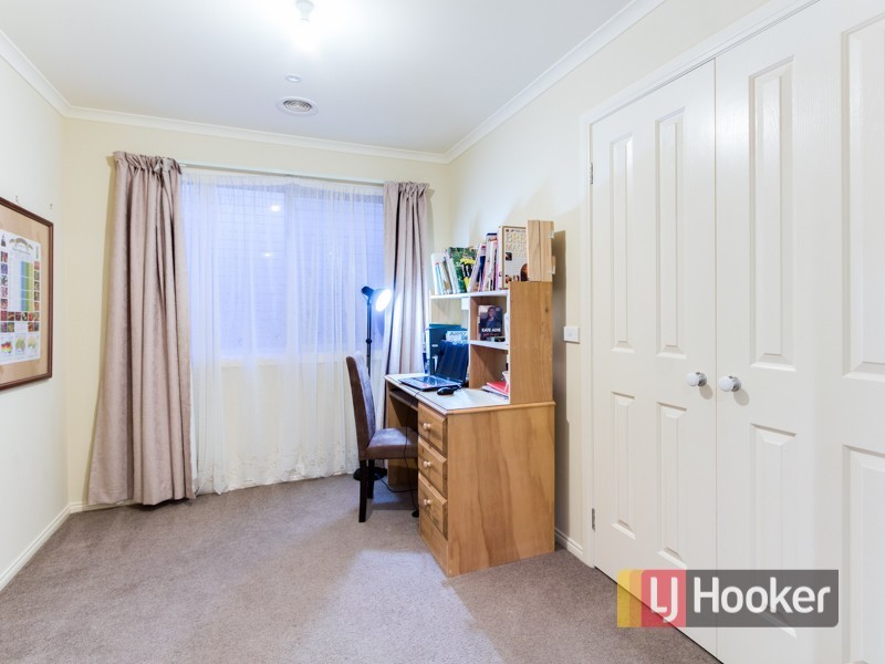 15 Mikasa Place, Pakenham VIC 3810