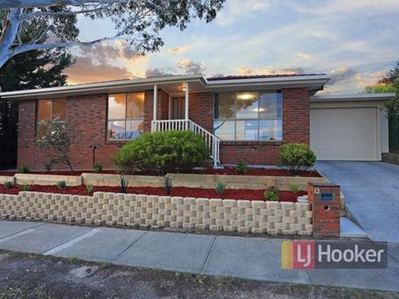 12 Balmoral Way, Pakenham VIC 3810