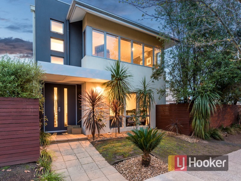 9/2 The Entrance, Pakenham VIC 3810