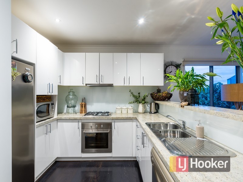 9/2 The Entrance, Pakenham VIC 3810