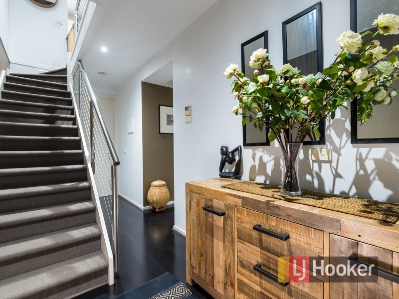 9/2 The Entrance, Pakenham VIC 3810