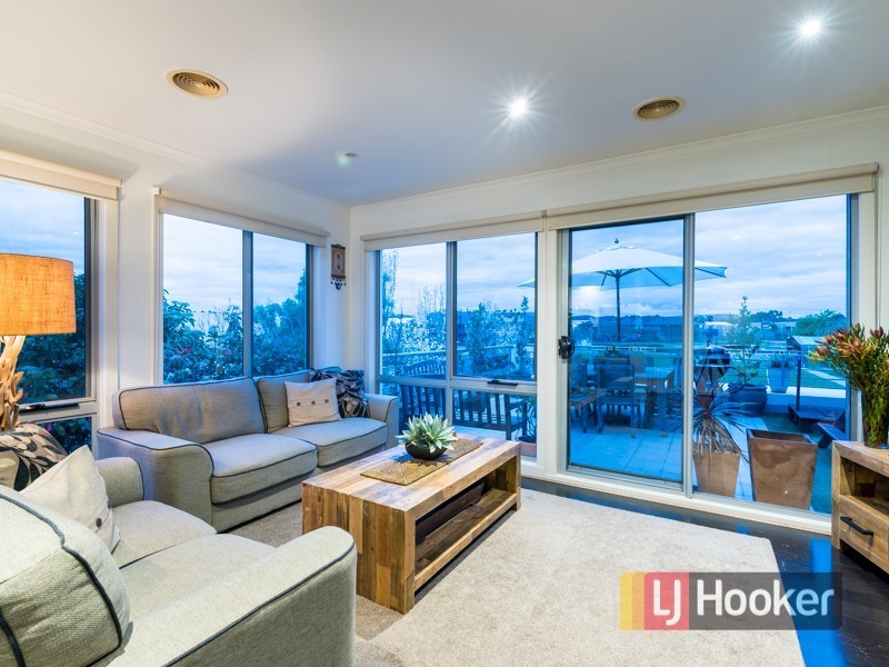 9/2 The Entrance, Pakenham VIC 3810