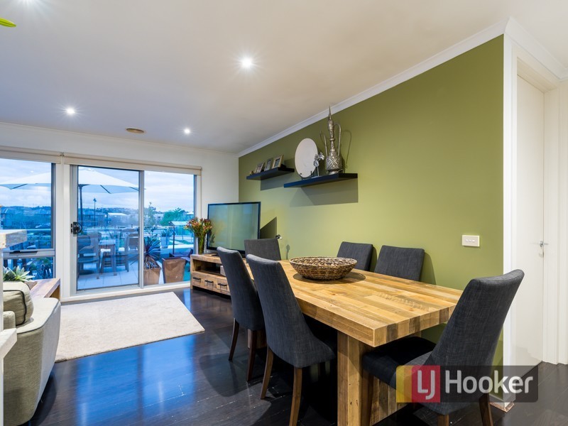 9/2 The Entrance, Pakenham VIC 3810