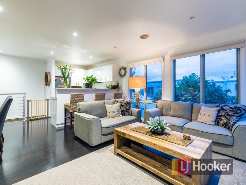 9/2 The Entrance, Pakenham VIC 3810