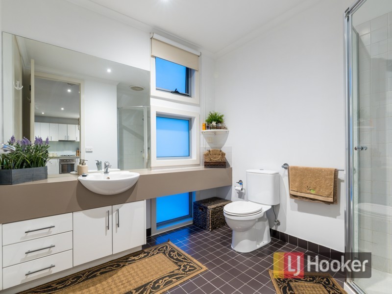 9/2 The Entrance, Pakenham VIC 3810