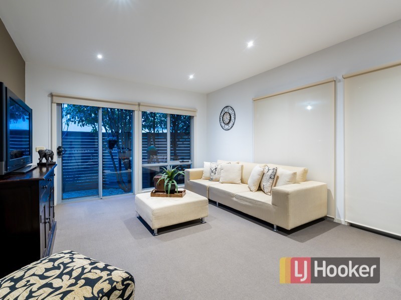 9/2 The Entrance, Pakenham VIC 3810