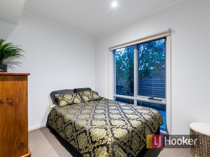 9/2 The Entrance, Pakenham VIC 3810