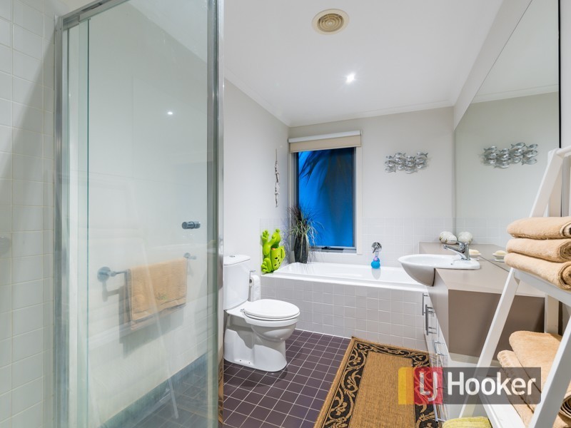 9/2 The Entrance, Pakenham VIC 3810