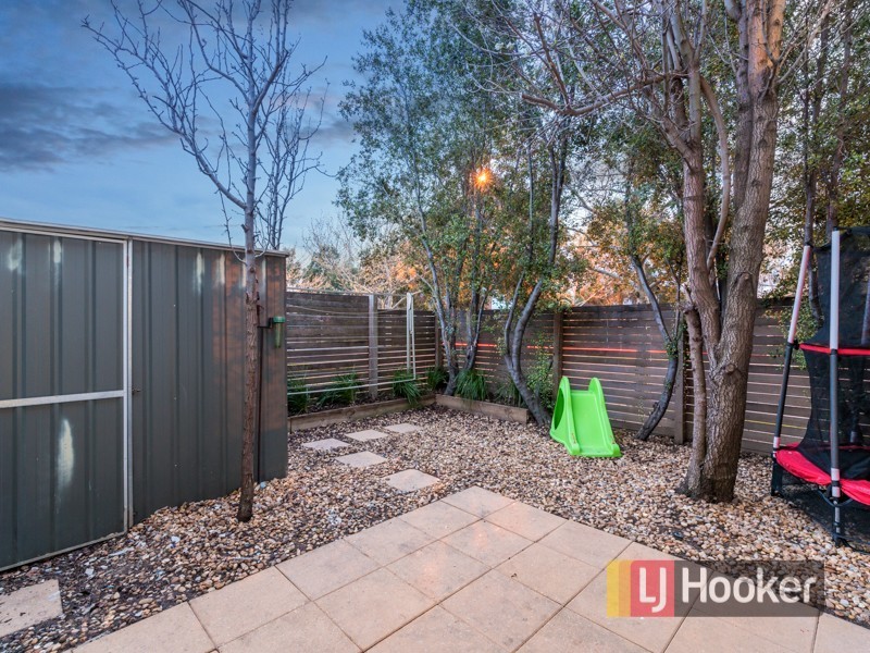 9/2 The Entrance, Pakenham VIC 3810