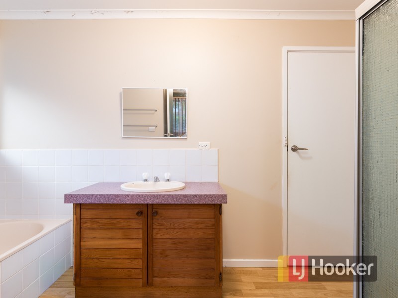 11 Thwaites Road, Pakenham VIC 3810