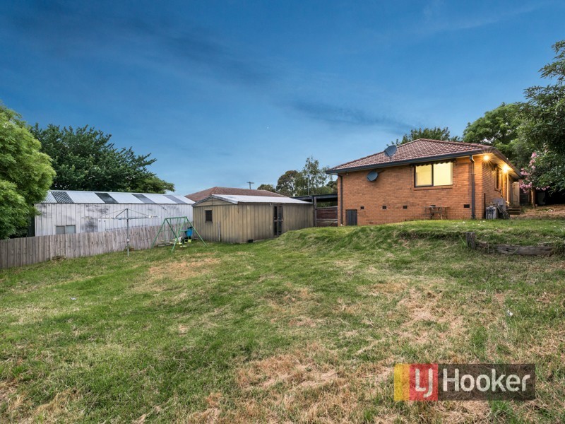 11 Thwaites Road, Pakenham VIC 3810