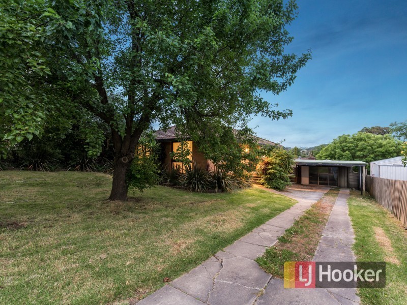 11 Thwaites Road, Pakenham VIC 3810