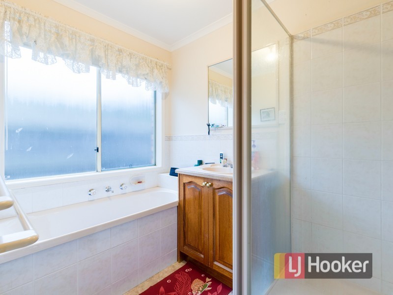 8 Conrad Court, Pakenham VIC 3810