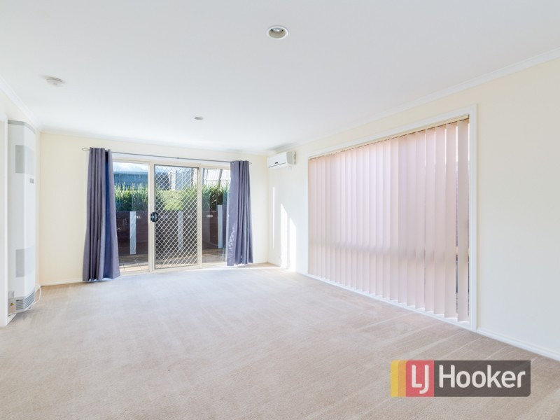 8/12 Renlik Court, Pakenham VIC 3810