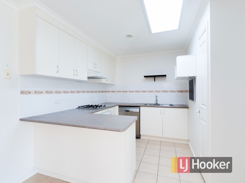 8/12 Renlik Court, Pakenham VIC 3810